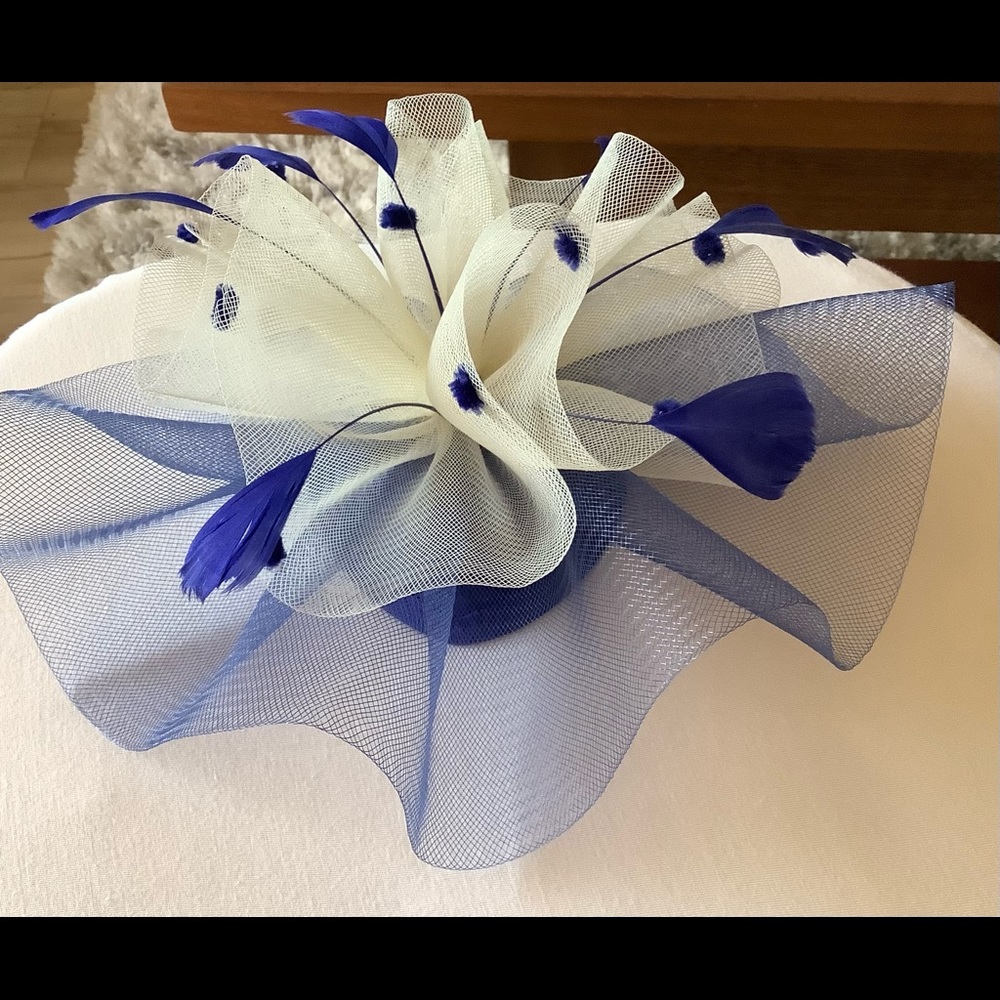 Blue Facinator with feathers and hair clip